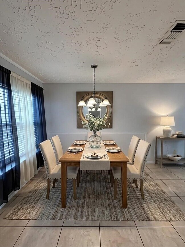 Foto del edificio - 8223 Lone Bridge Ln