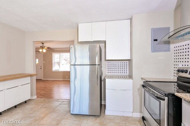 Foto del edificio - 3 br, 1 bath House - 4027 Wright Ave