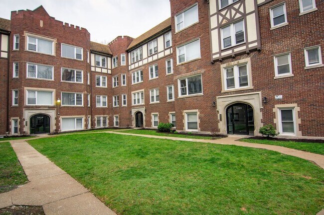 Foto del edificio - 1141 E 79th Pl