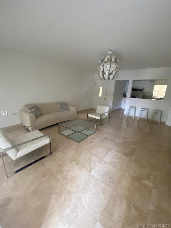 Foto del edificio - 32 Camden Dr