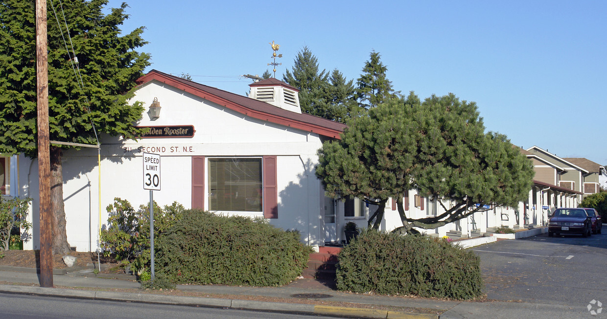 Building Photo - The Golden Rooster Apartments