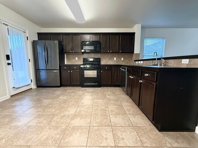 Foto del edificio - BEAUTIFUL 3 bedroom home in Prairieville