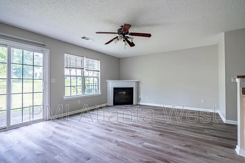 Foto del edificio - 6785 Mountain Cir