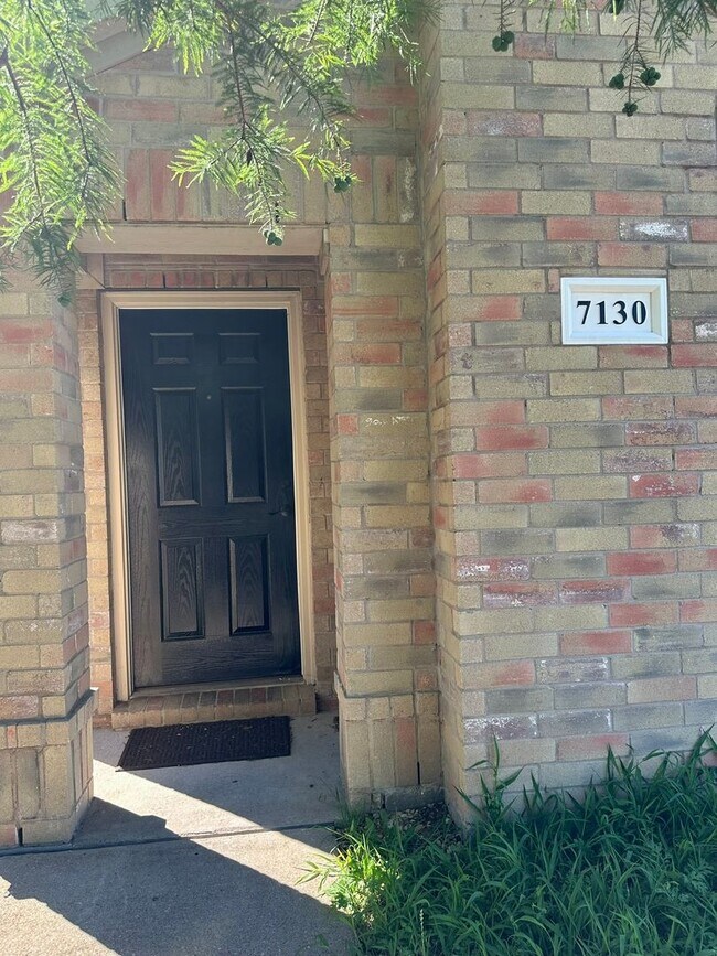 Foto del edificio - Beautiful home with 4 bed. and 3 bath., co...