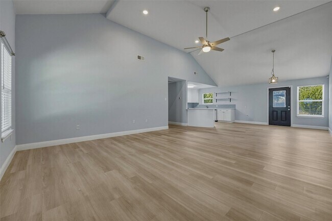 Building Photo - 324 Hillcroft Rd