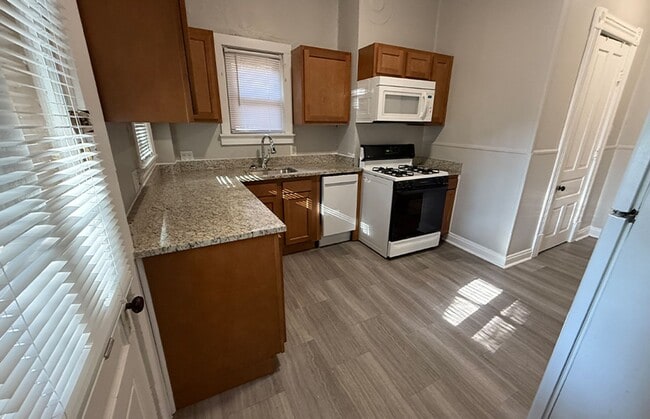 Building Photo - 3212 Bishop St