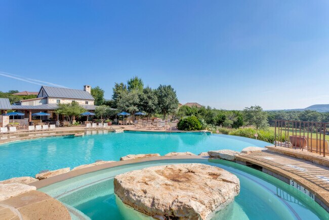 Foto del edificio - 18004 Edgewood Way