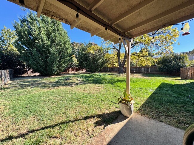 Foto del edificio - Charming 2-Bedroom Home with Spacious Back...