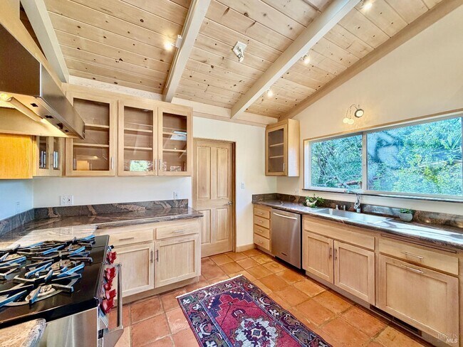 Foto del edificio - 321 Dutch Henry Canyon Rd
