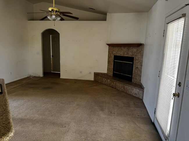 Building Photo - 16324 Victoria Dr