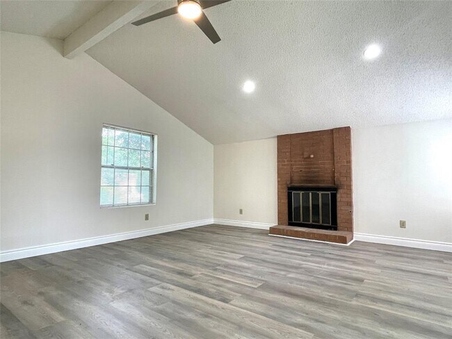 Foto del edificio - 1729 Cricket Hollow Dr
