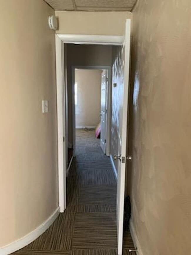 Building Photo - 3220 1/2 Hardie Way
