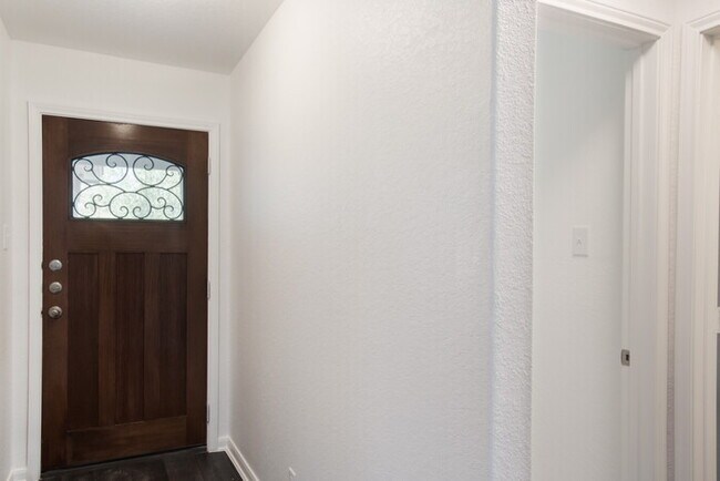Foto del edificio - Beautiful 3 BR/2 bath home in Avery Park ready for immediate move in!