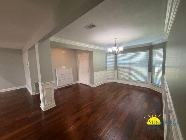 Building Photo - Spacious 5-Bedroom Home with Heated Pool & Hot Tub in Niceville!