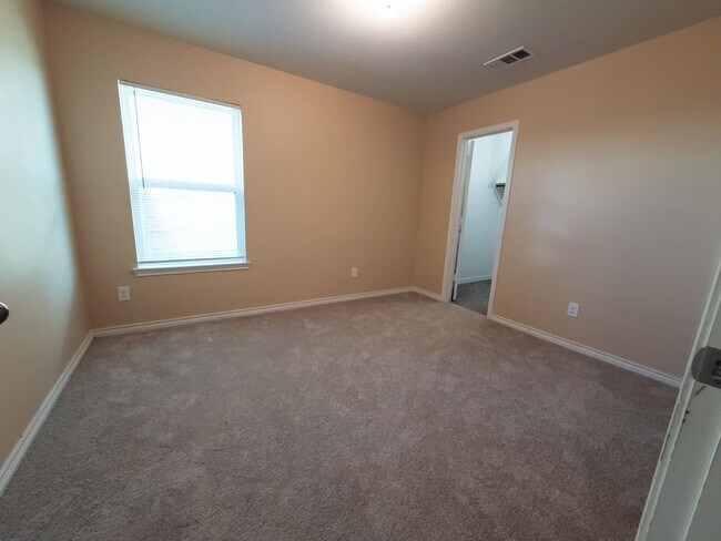 Foto del edificio - Pleasant 3 Bed / 2 Bath Home AVAILABLE NOW to rent in Ennis, TX