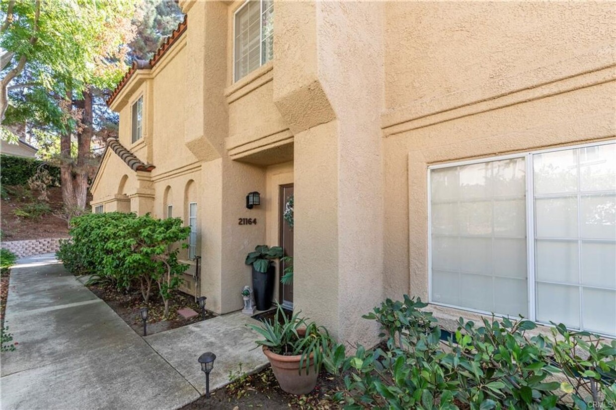 Foto principal - Charming 3 bedroom condo in Lake Forest