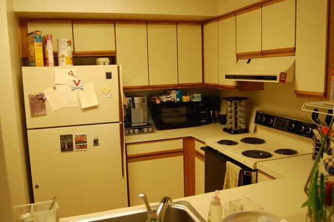 Kitchen - 2100 Langston Blvd
