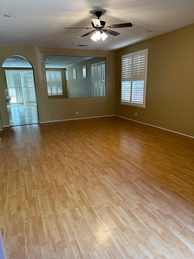 Building Photo - Single Story 3 Bedrooms Plus Den, Paseo De...