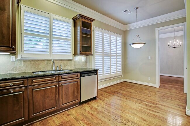 Building Photo - 4013 Bellefontaine