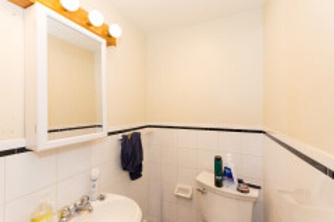 Foto del edificio - Huge BU Central Campus 2 Bed/2 Bath on Gibbs St for 9/1/2026  -  NO BROKER FEE!!!!