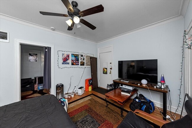 Foto del edificio - 3449 N Elaine Pl