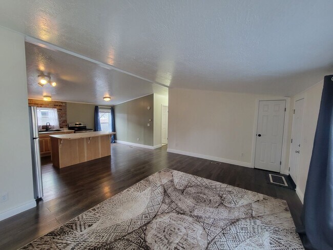 Building Photo - 3 Bedroom, 2 Bathroom single story in Oldt...