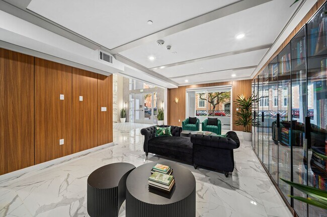 Foto del edificio - 6107 Carlos Ave