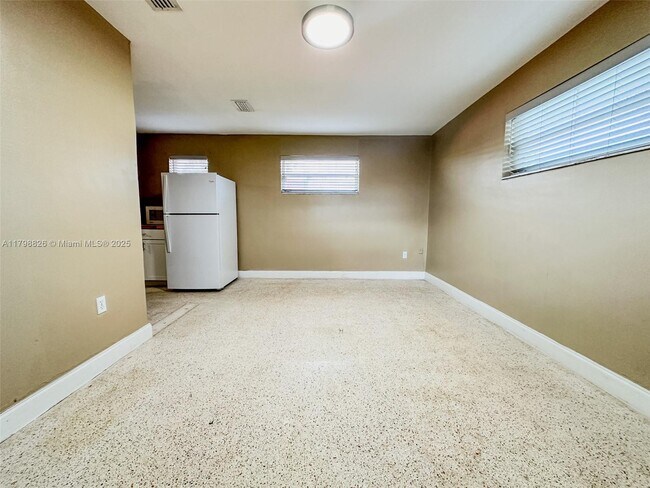 Foto del edificio - 2815 NW 88th St
