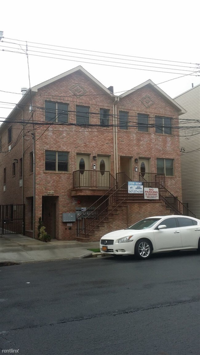 Building Photo - 2 br, 1 bath Apartment - 10128 99th St