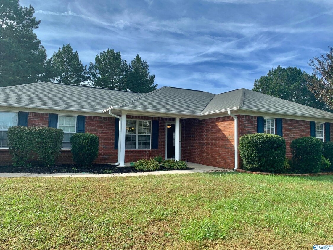 102 Zelkova Ct, Harvest, AL 35749 House for Rent in Harvest, AL
