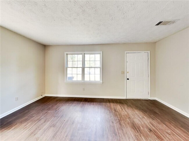 Foto del edificio - 452 Charleston Ln