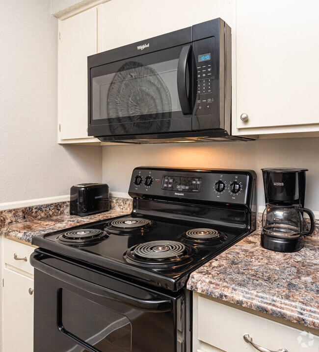 1BR, 1BA - 535SF Kitchen - Avalon Apartments