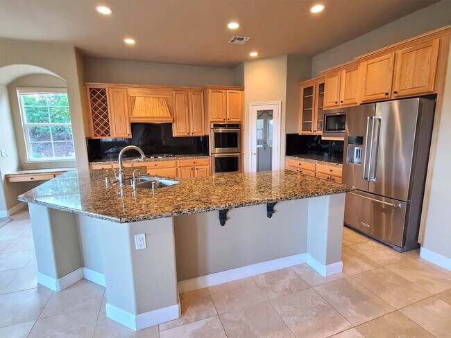 Building Photo - Gorgeous Single Story 4 Bdrm Serrano Home ...