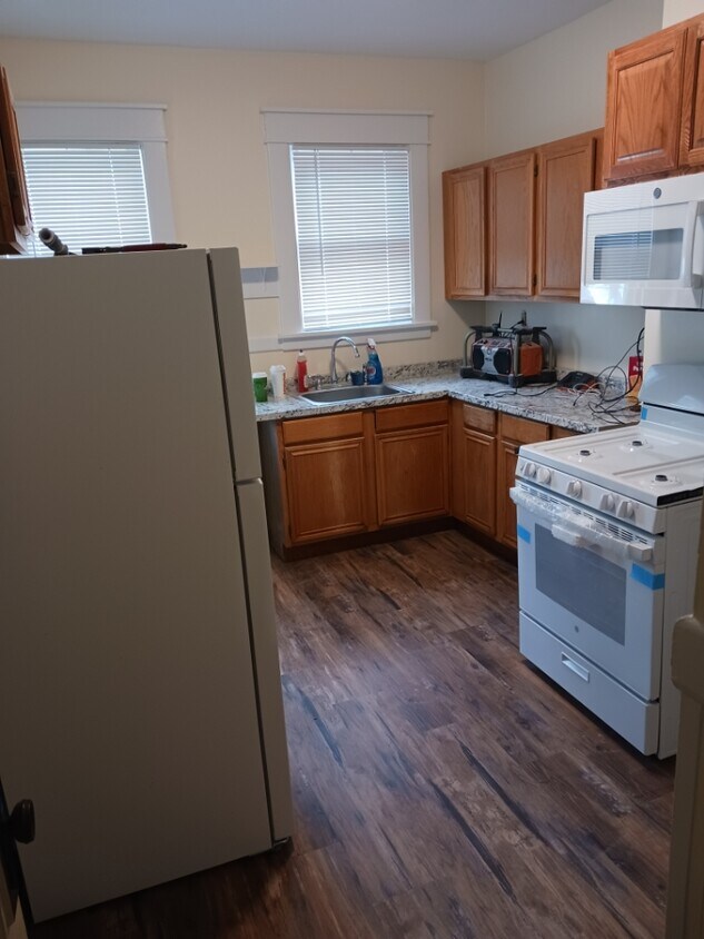 539 Warren St Unit 2nd Floor Rear, Albany, NY 12208 Apartments at 539