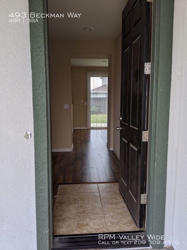 Building Photo - 493 Beckman Way