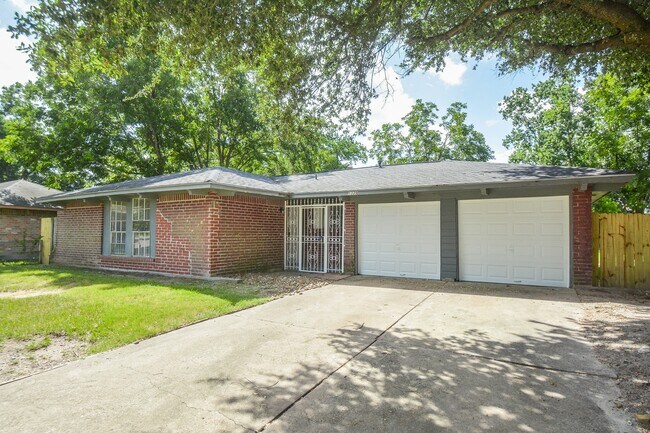 Foto del edificio - 1339 Tarberry Rd