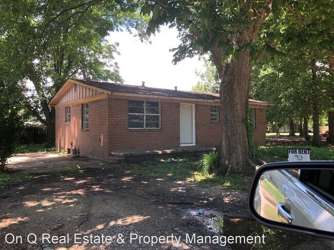 Foto del edificio - 3 br, 1 bath House - 329 Roy Benton