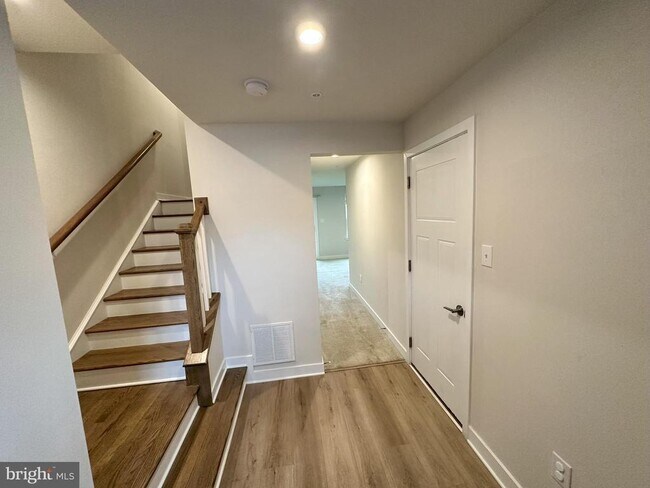 Building Photo - 463 Paperbark Sq