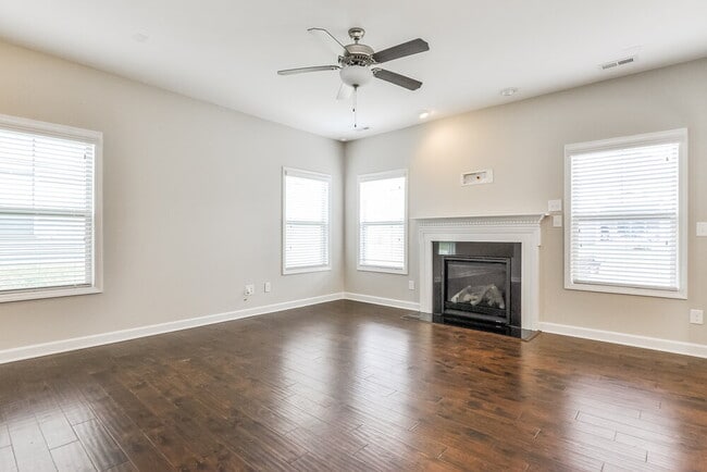 Building Photo - 104 W Webber Ln