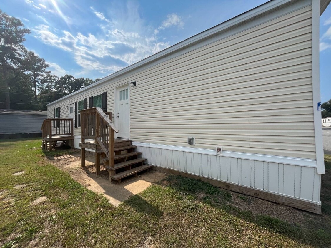 Primary Photo - 3110 Victory Dr