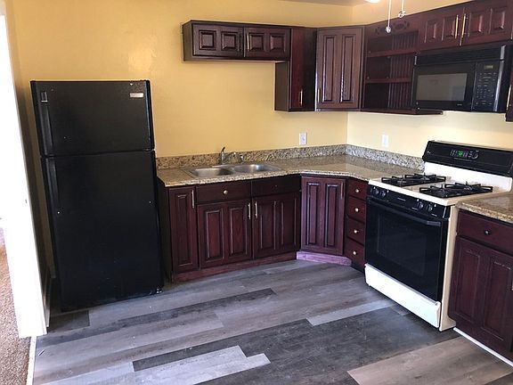 Foto del edificio - beautiful 4 bedroom 2 bathroom
