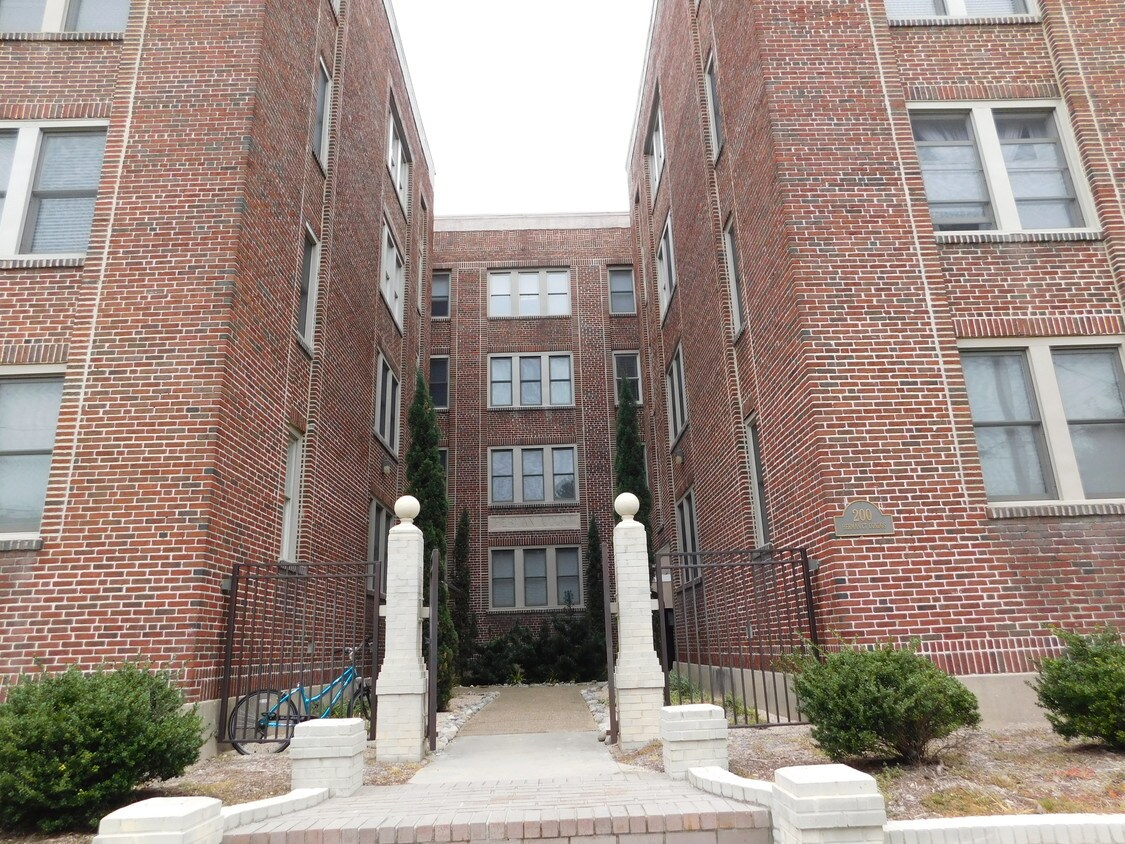 200 W 31st St, Norfolk, VA 23504 Condo for Rent in Norfolk, VA