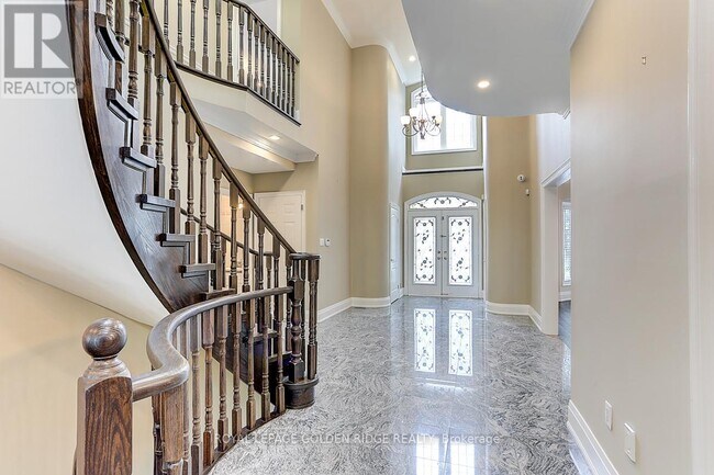 Building Photo - 11 Hillsborough Ct