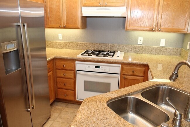 Foto del edificio - Great 2B/2BA Townhome in Scripps Ranch w/ New Carpets, A/C & Swimming Pool!