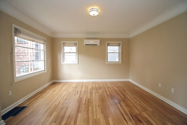 Foto del edificio - 6836 N Greenwich Ave