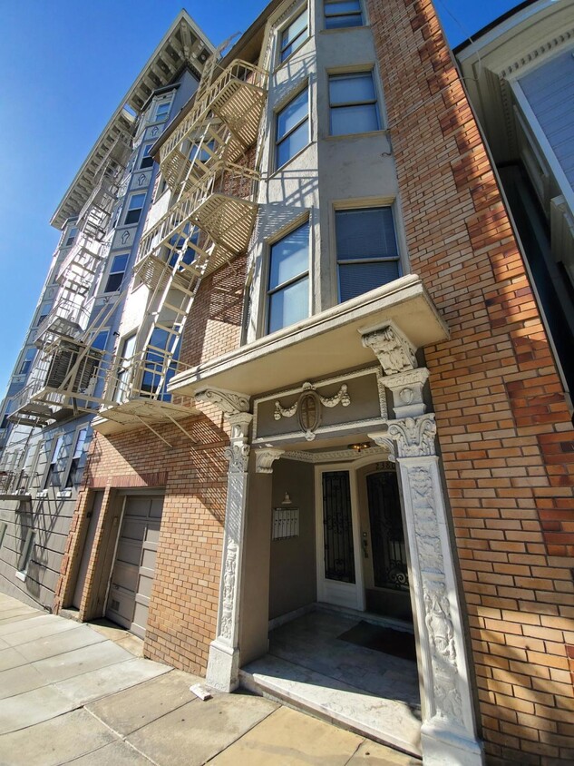 Foto principal - 2380 Washington St