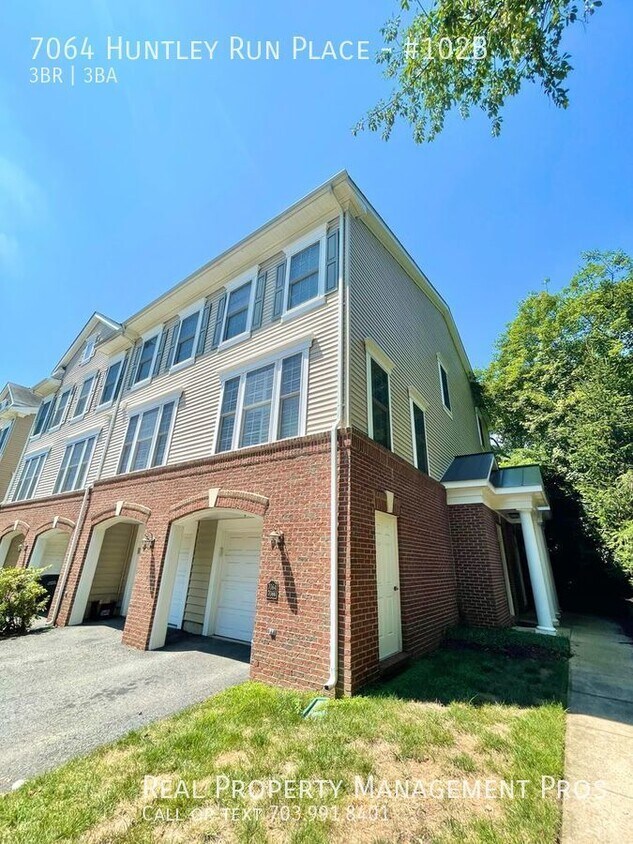 3 bedroom TH condo w/ one car garage and a... Townhouse for Rent in Alexandria, VA