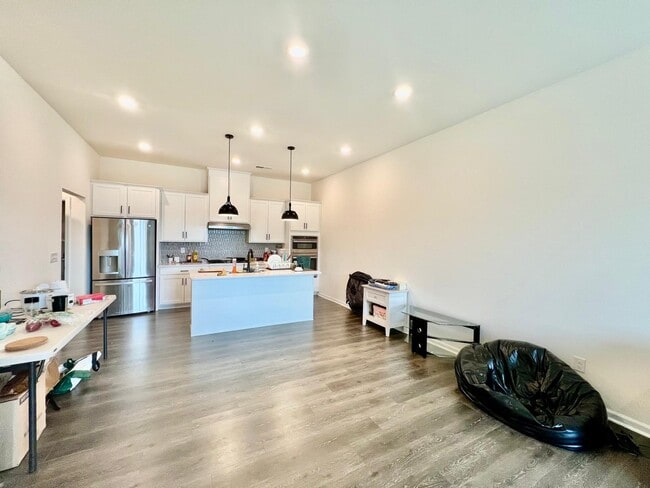 Building Photo - 5811 Clear Creek Ln