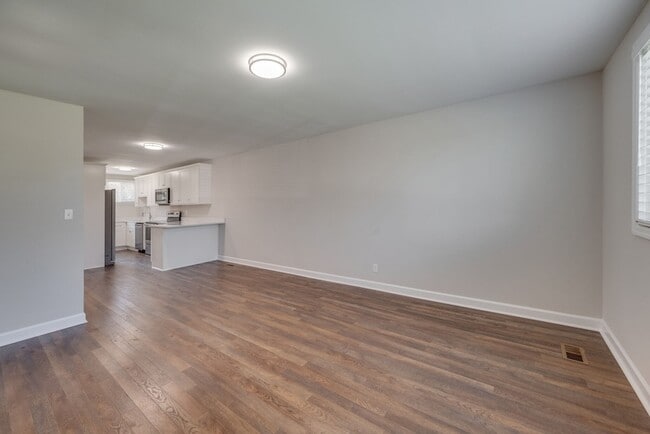 Building Photo - 405 Figuers Dr