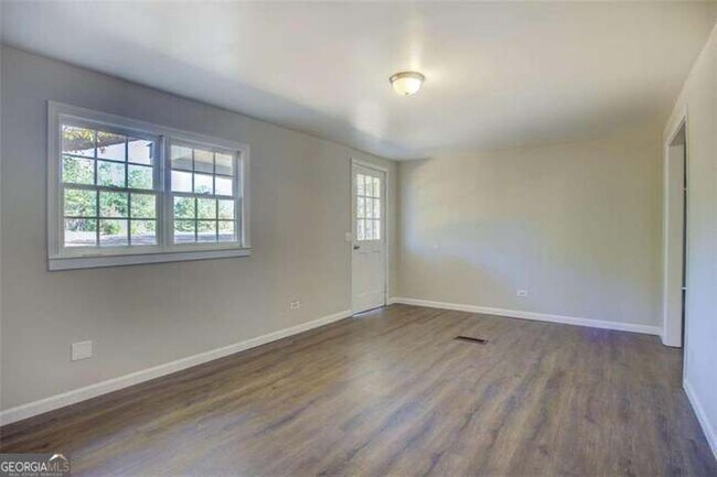 Foto del edificio - 201 Oglesby Bridge Rd SE